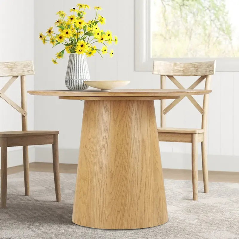 Mesa de jantar redonda em folheado de carvalho, com pedestal afunilado e bordo biselado
