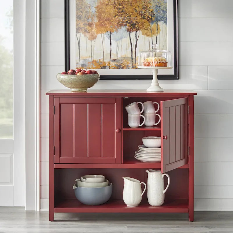 Credenza farmhouse a due ante con pannelli a beadboard e mensola aperta