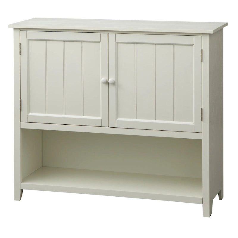 Credenza farmhouse a due ante con pannelli a beadboard e mensola aperta