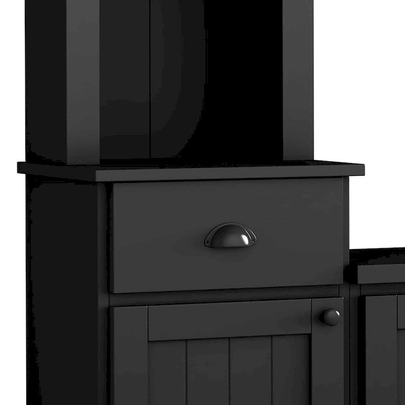 Moderner TV-Schrank mit Türen im Lattenstil und verdecktem Stauraum