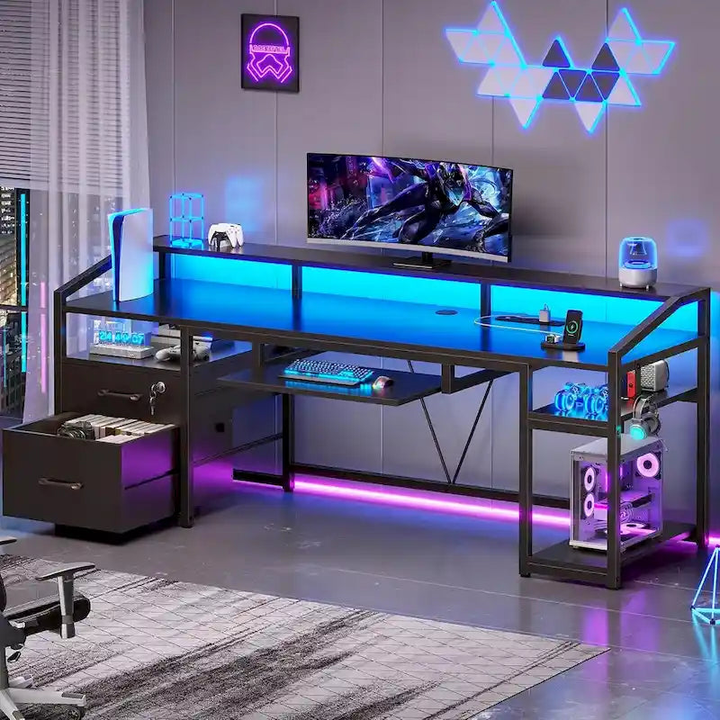 Computerschreibtisch mit LED-Beleuchtung, abschließbarer Schublade, Tastaturauszug und Steckdosen