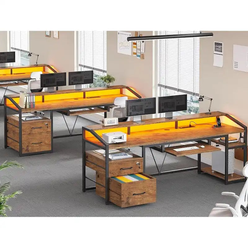 Computerschreibtisch mit LED-Beleuchtung, abschließbarer Schublade, Tastaturauszug und Steckdosen