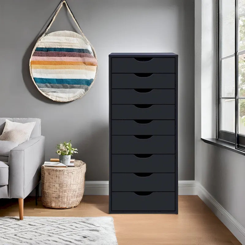 Schmaler Holzschrank mit neun Schubladen und eingelassenen Griffmulden