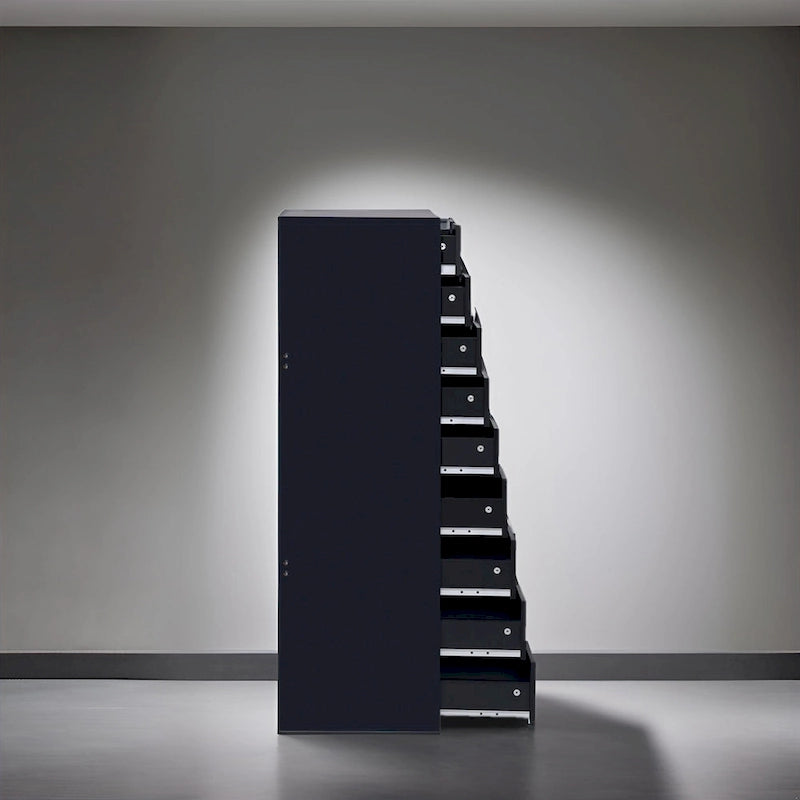 Schmaler Holzschrank mit neun Schubladen und eingelassenen Griffmulden