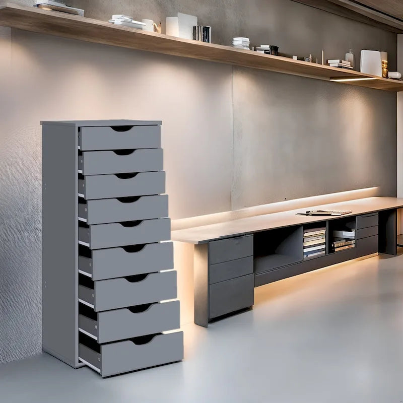 Schmaler Holzschrank mit neun Schubladen und eingelassenen Griffmulden