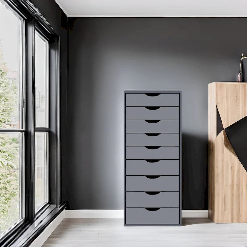 Schmaler Holzschrank mit neun Schubladen und eingelassenen Griffmulden