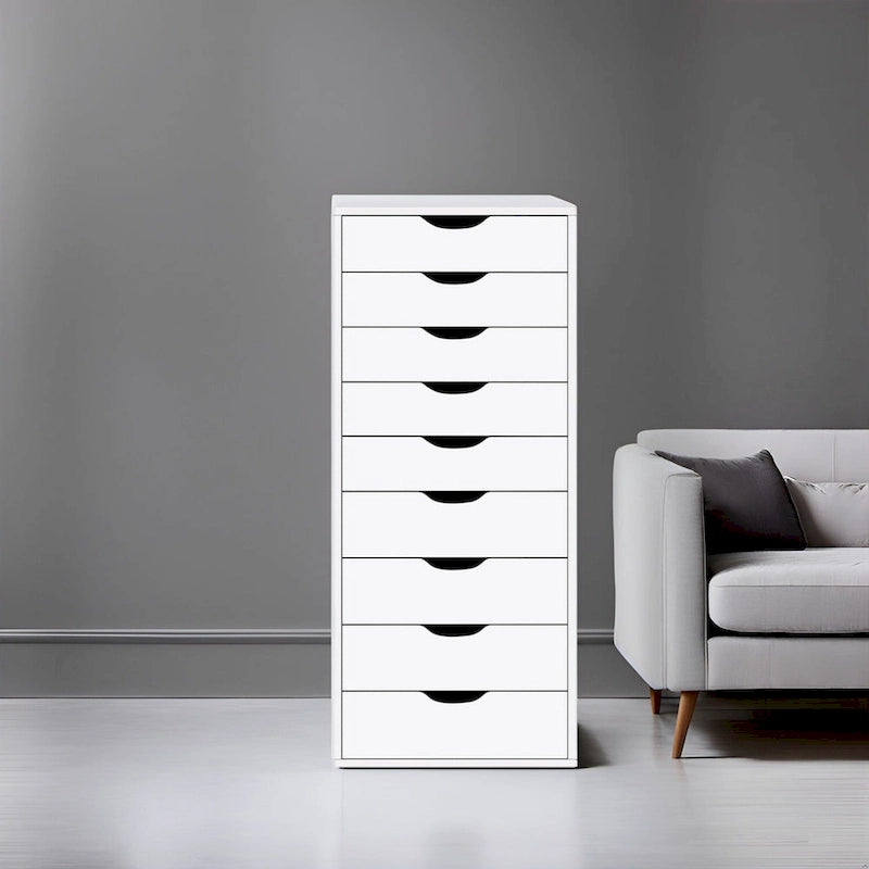 Schmaler Holzschrank mit neun Schubladen und eingelassenen Griffmulden