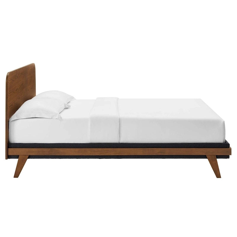Walnootkleurig queensize platformbed met afgerond hoofdbord en houten lattenbodem